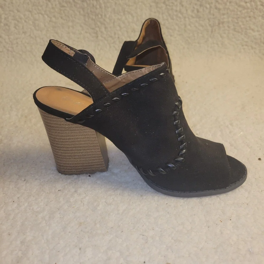 Qupid Women Fashion Vegan‎ Suede Cut Out Peep Toe Block Stacked Heel Size 7